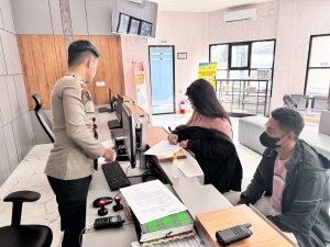 Pada Hari ini Selasa Tanggal 25 Februari 2025 Spkt Polres kutim siap menerima laporan pengaduan dan membuatkan surat kehilangan apabilah sudah melengekapi persayaratanya, apabilah ada kejadian atau tindak pidana yang terjadi pada diri kita sendiri atau di sekitar kita segera hubungi 110 atau langsung menuju ke polres kutim,kami siap melayanin masyarakat 24 jam dengan prima.